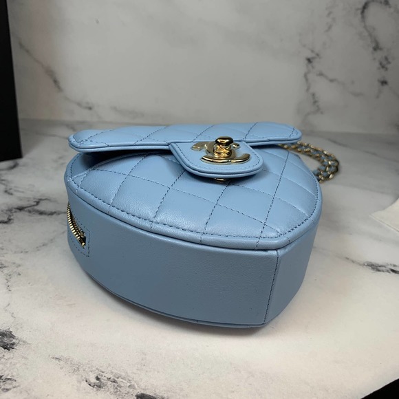 โโ NEW CHANEL 22S Mini Heart Bag CC light blue Lambskin Leather Crossbody bag - Picture 4 of 15